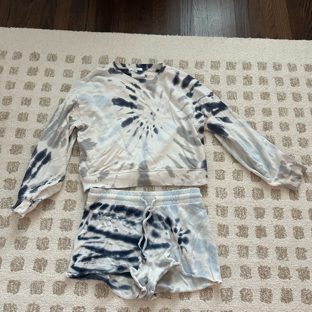 Z Supply Cream and Navy Lounge Set